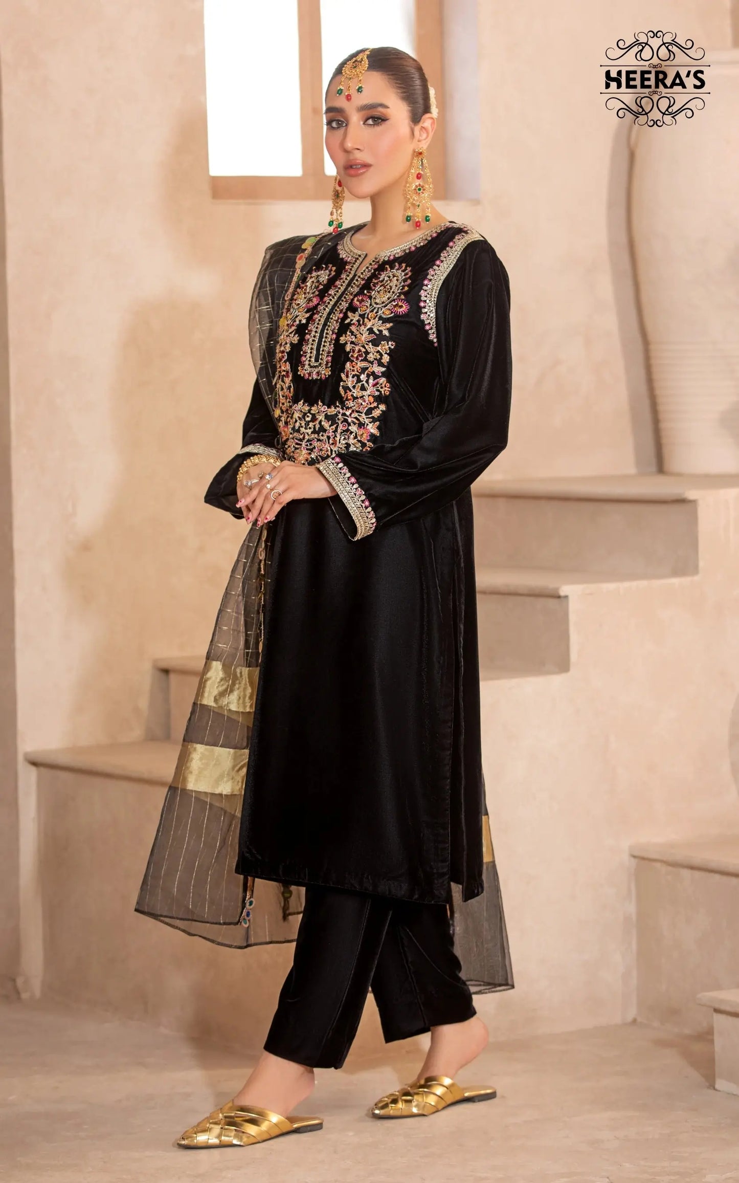 HEERA'S ROYAL VELVET NOIR - 3PCS EMBROIDERED