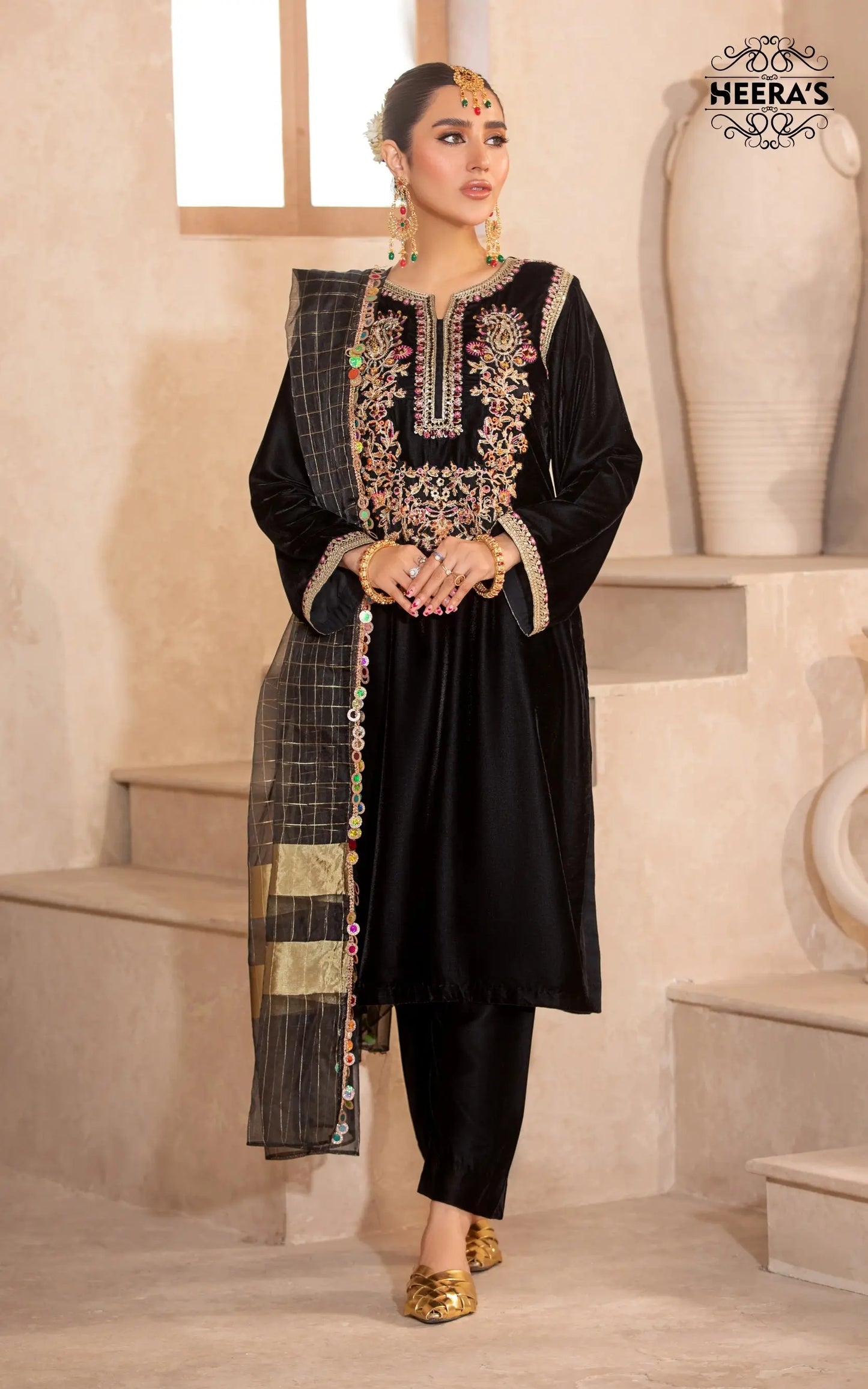 HEERA'S ROYAL VELVET NOIR - 3PCS EMBROIDERED